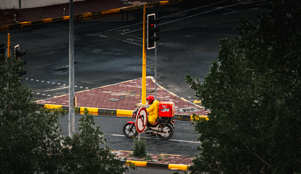 Çobançeşme çıkışlı Acil Motor Kurye motosikletli teslimat gönderi hazırlama süreci