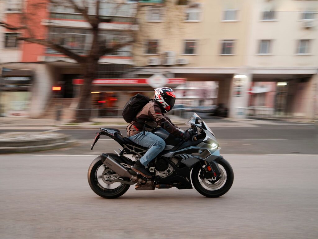 Şirinevler VIP Moto Kurye motosikletli teslimat gönderi hazırlama süreci Şirinevler VIP Moto Kurye - motosikletli teslimat gönderi hazırlama süreci